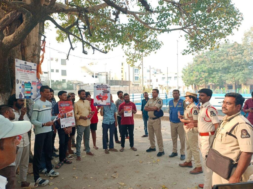 సైబర్ నేరాలపై అప్రమత్తంగా ఉండాలి