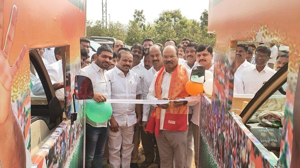 ఎన్నికల ప్రచార రథాలను ప్రారంభించిన కిచ్చన్న గారి లక్ష్మారెడ్డి