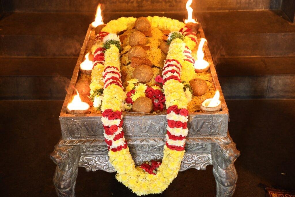 శ్రీ వేంకటేశ్వర స్వామి వారికి తిరుప్పావడ సేవ