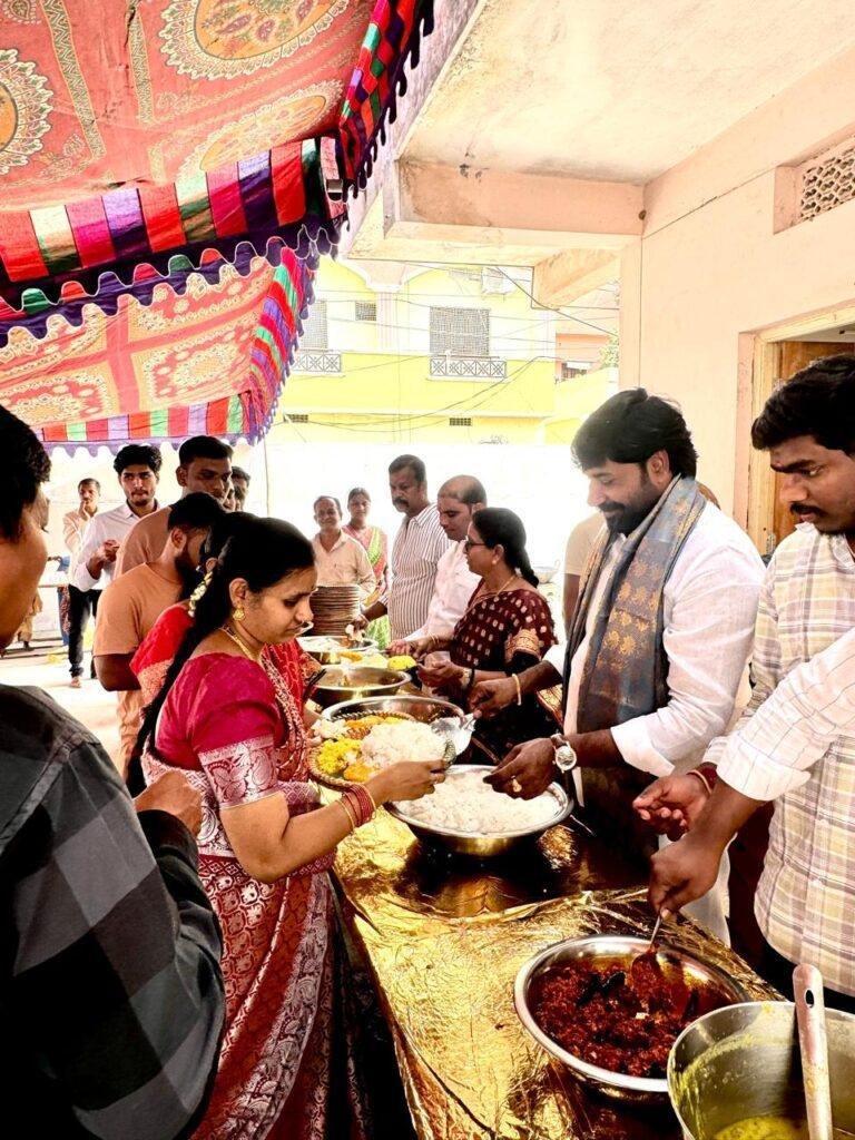 సమాజంలో ప్రతి ఒక్కరూ దైవ భక్తిని అలవర్చుకోవాలి