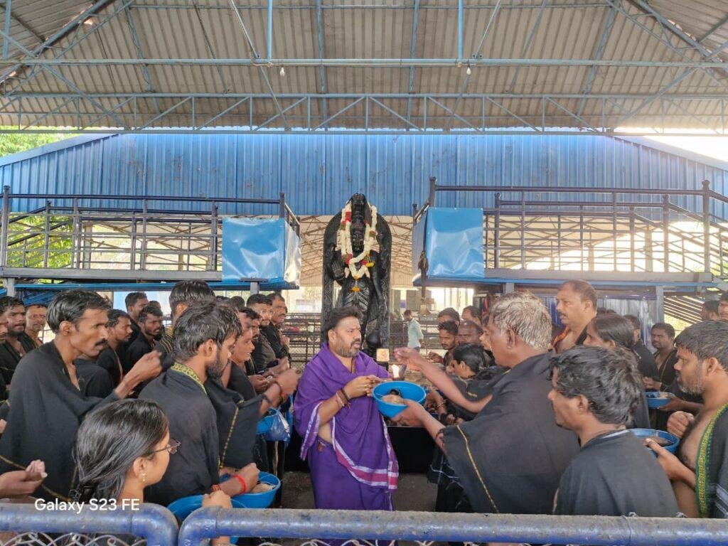 శనేశ్వర స్వామికి శాస్త్రోక్తంగా తిలతైల అభిషేక పూజలు