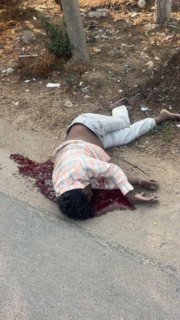 చెట్టును ఢీకొని వ్యక్తి మృతి