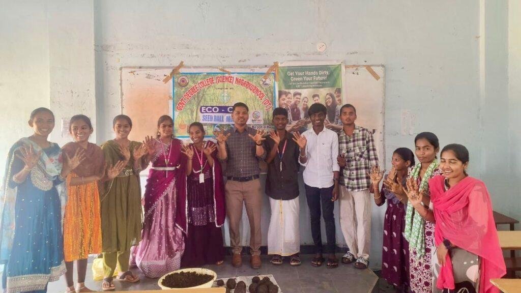 తెలంగాణ నేషనల్ గ్రీన్ క్రాప్ ఆధ్వర్యంలో సీడ్ బాల్స్ తయారీ కార్యక్రమం