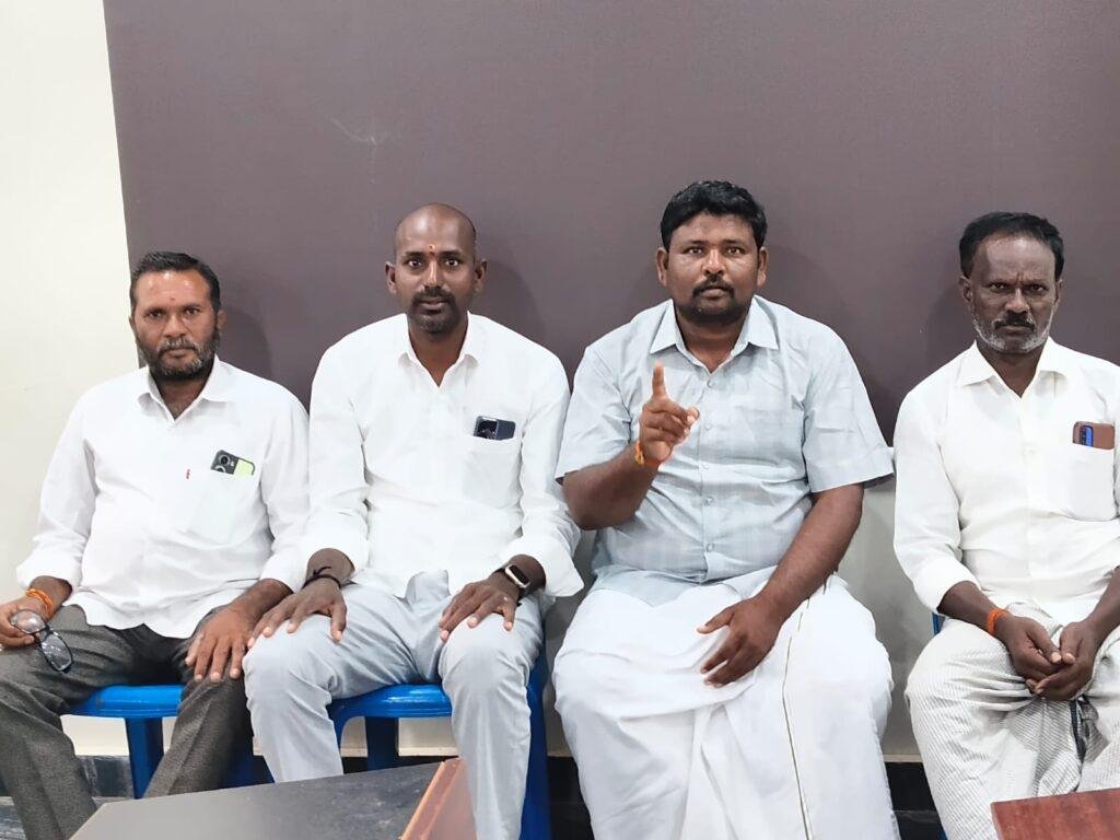 అంకెల గారడి.. అరచేతులో వైకుంఠం..!                                                                     కేటి దొడ్డి మండల బీఆర్ఎస్ నేతలు గాజుల కృష్ణ రెడ్డి నక్క రవి ఆంజనేయులు బడ్జెట్ పై ఆగ్రహం