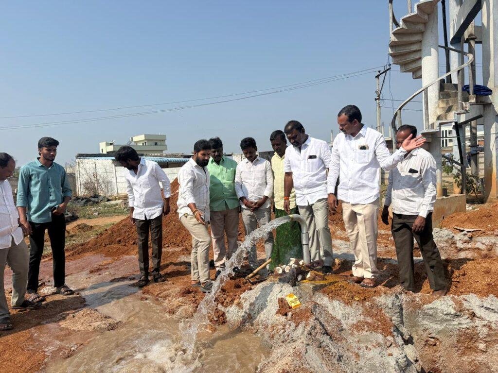 గ్రామంలో అభివృద్ధి పనులకు శ్రీకారం చుట్టిన సర్పంచ్ మునగపాటి నవీన్