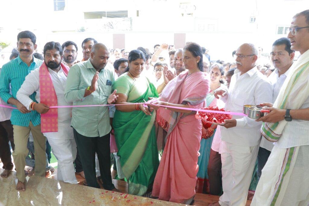 గ్రామంలో అభివృద్ధి పనులకు శ్రీకారం చుట్టిన సర్పంచ్ మునగపాటి నవీన్