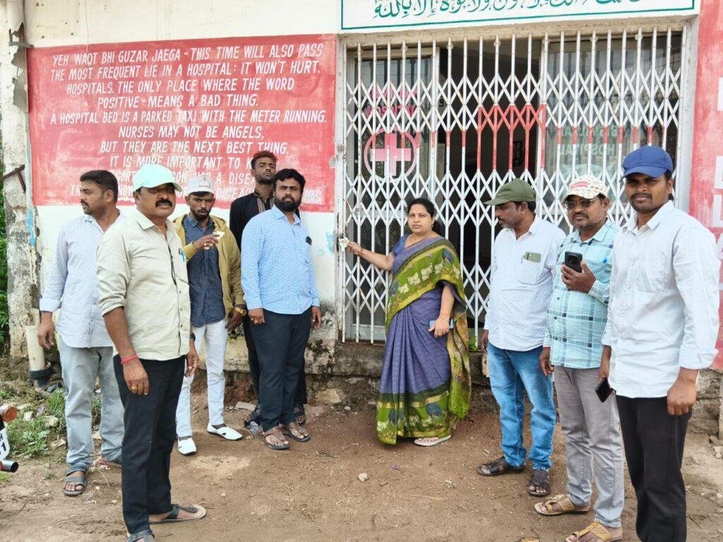 పన్నులు చెల్లించని 15 దుకాణాలకు ను సీజ్ చేసిన జీహెచ్ఎంసీ అధికారులు