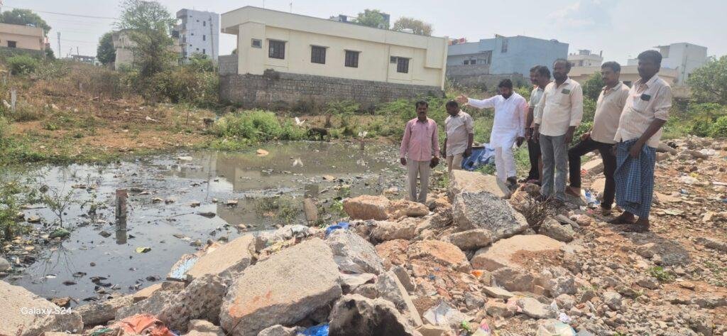 మురుగు నీరుతో ఇబ్బందులు పడుతున్న రాజీవ్ గృహకల్ప వాసులు – పట్టించుకోని అధికారులు