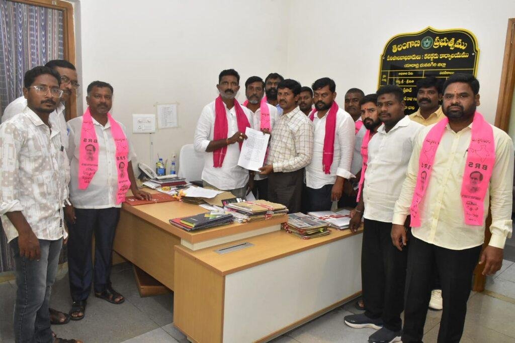 మహిళ స్వయం సహాయక సంఘాల రుణాల పంపిణీలో భారీ స్కాం