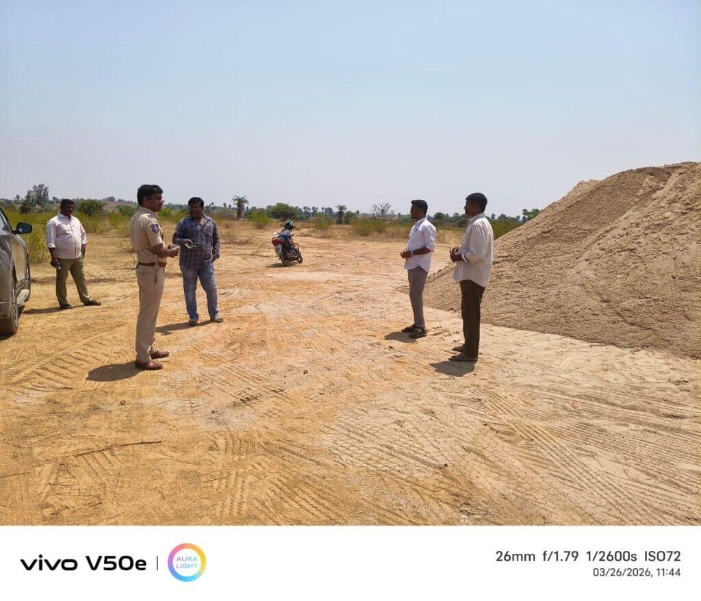 ఇసుక డంప్‌ లు సీజ్‌