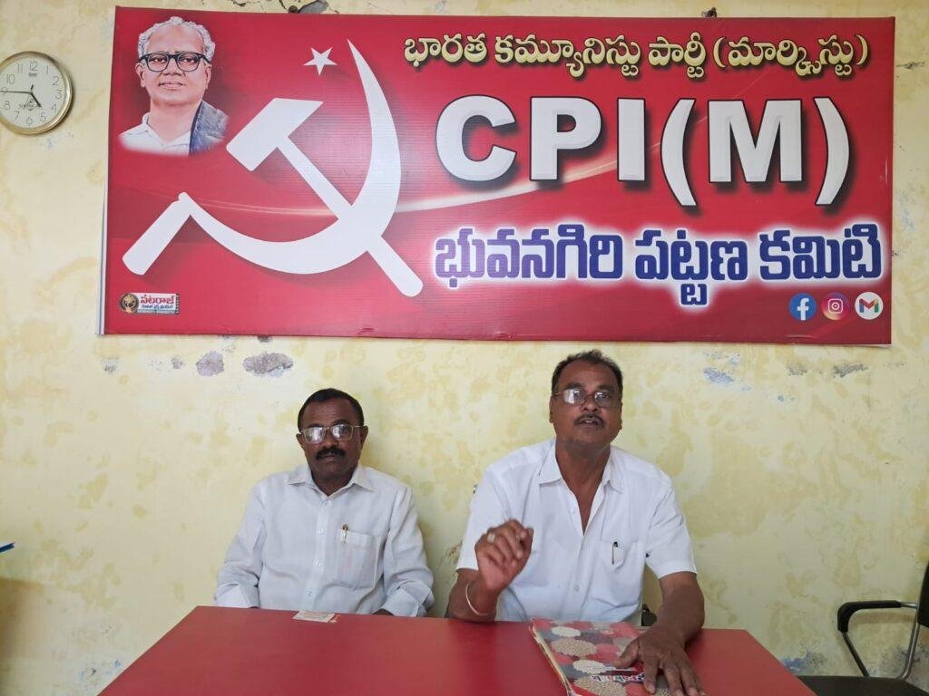 వీధి కుక్కల బారి నుండి ప్రజలను ప్రాణాలను కాపాడండి