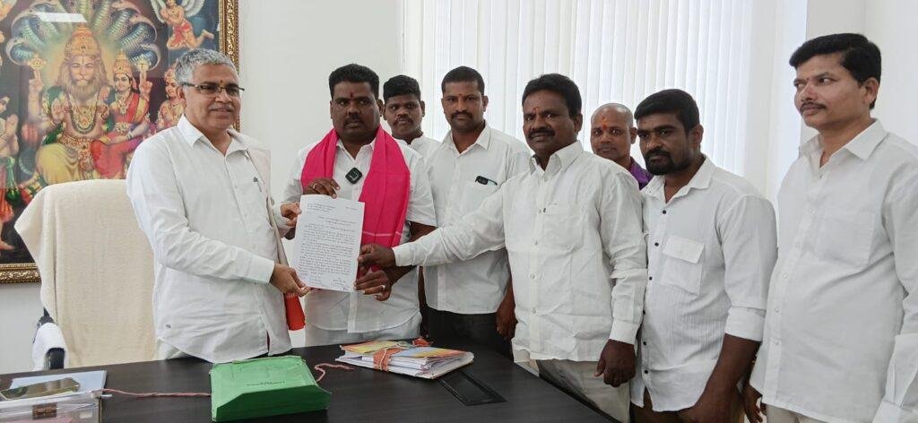 టెండర్ ను వెంటనే రద్దు చేయాలి