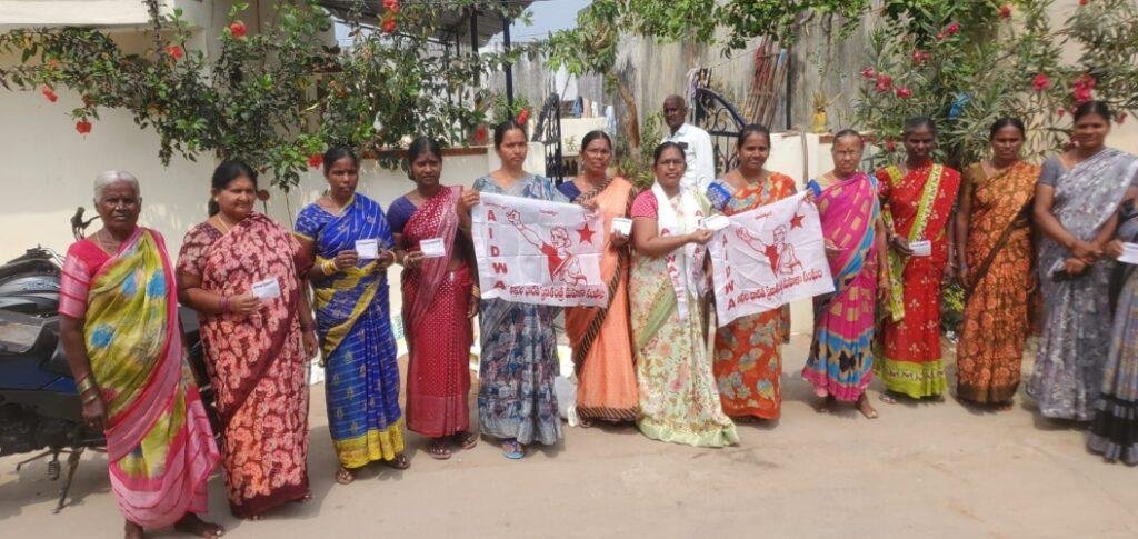 మహిళలకు ఇచ్చిన వాగ్దానాలను అమలు చేయాలి