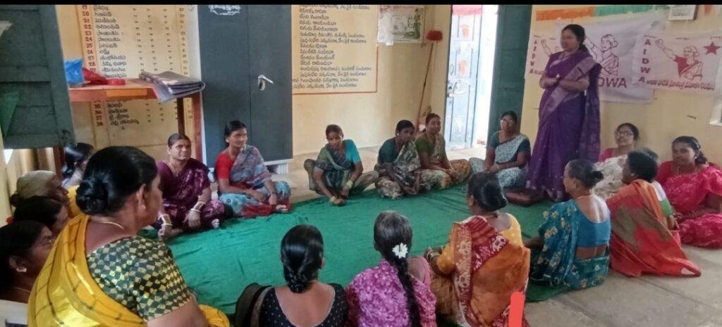 మహిళలు ఉద్యమాలకు సిద్ధం కావాలి