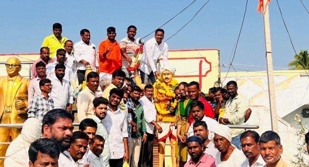 దొడ్డి కొమరయ్య నేటి యువతకు స్ఫూర్తి