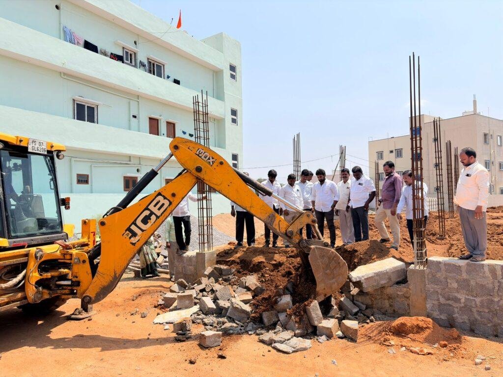 అక్రమ నిర్మాణాల కూల్చివేత