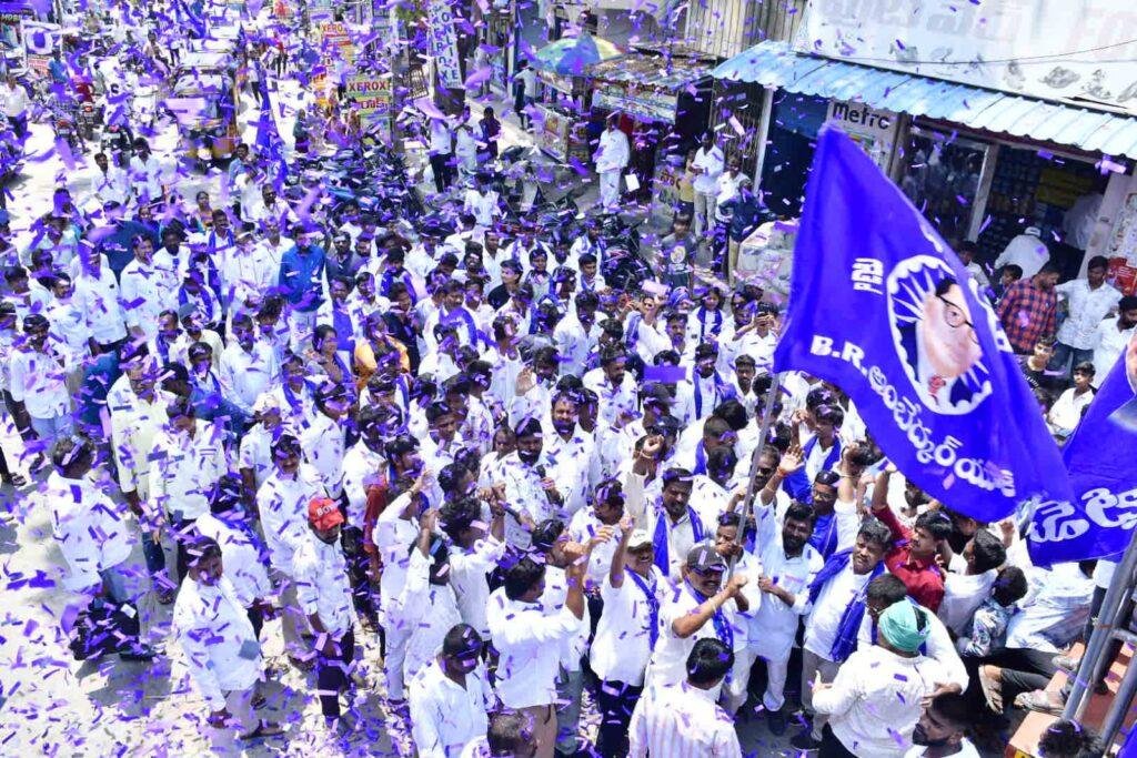 మహనీయుల స్పూర్తితో ఐక్యతను చాటుదాం