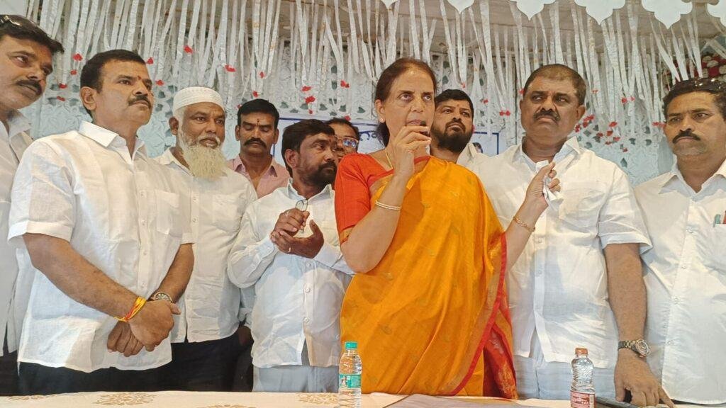 పేదల కష్టాలు తెలిసిన మాజీ సీఎం కేసీఆర్ – పేదింటి ఆడబిడ్డలకు మేనమామ లాగా అండగా ఉన్నారు – మాజీ మంత్రి ఎమ్మెల్యే సబితా ఇంద్రారెడ్డి