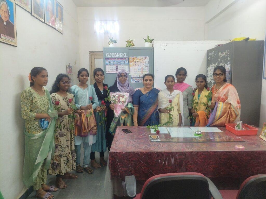 నాగర్ కర్నూల్ ప్రభుత్వ బాలికల జూనియర్ కళాశాల విద్యార్థులకు ఘన సన్మానం