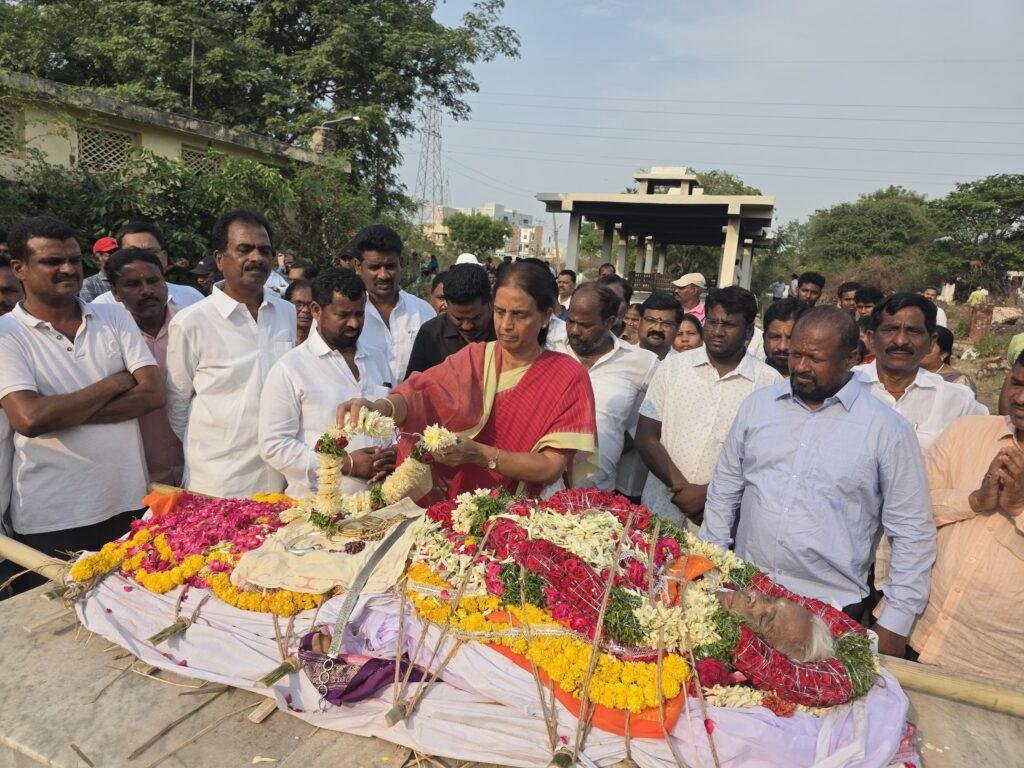 సూర్ణగంటి నరసమ్మకు శ్రద్ధాంజలి ఘటించిన ఎమ్మెల్యే సబితా ఇంద్రారెడ్డి, పలువురు నాయకులు
